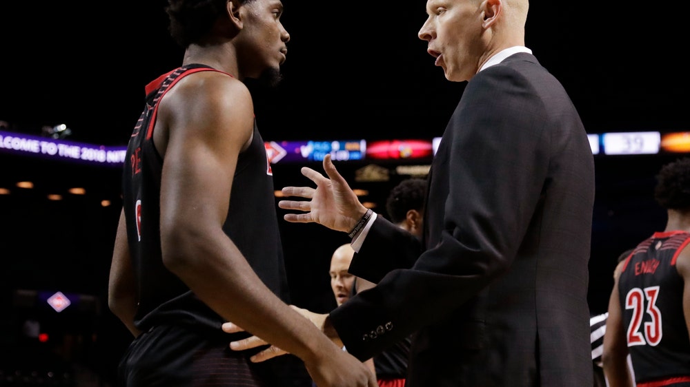 No. 5 Tennessee tops Louisville in NIT Season Tip-Off