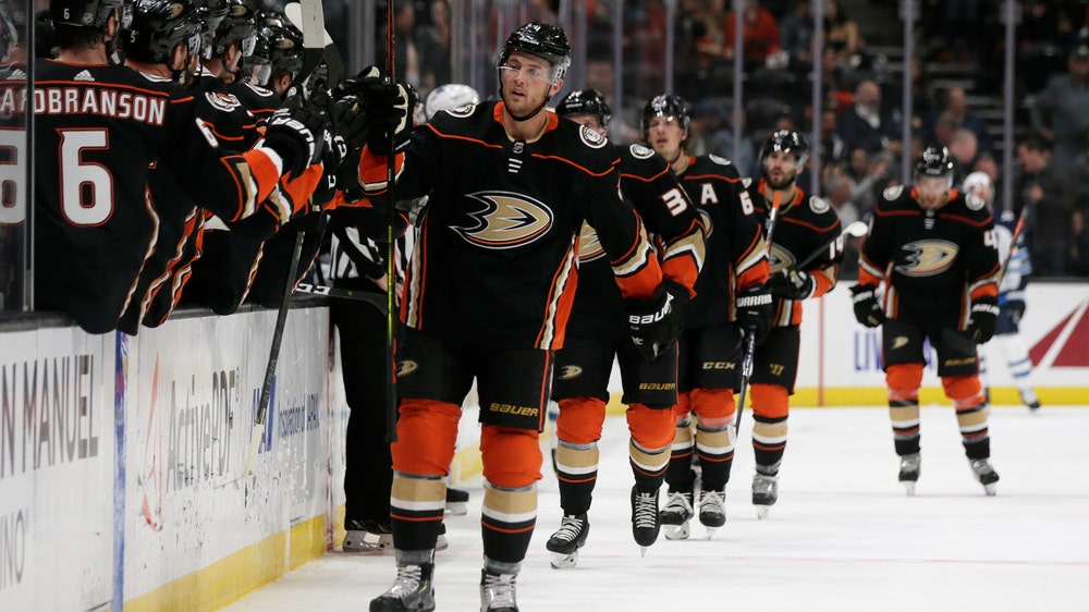 Fowler sets franchise record in Ducks' 7-4 win over Jets