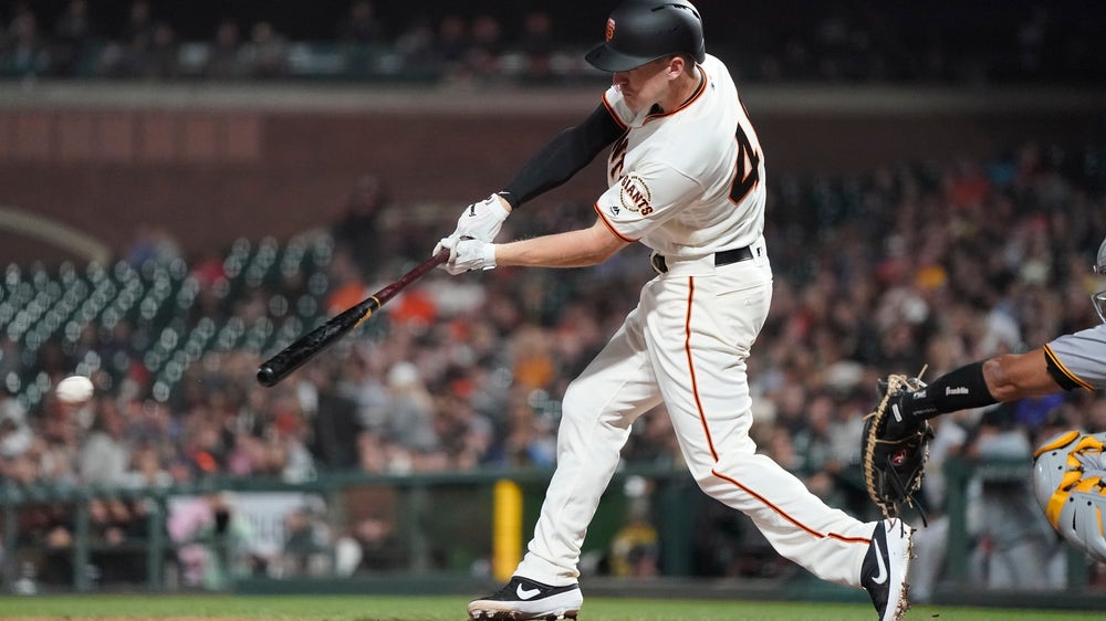 Pirates take fight to Giants, Vázquez closes out 27th save