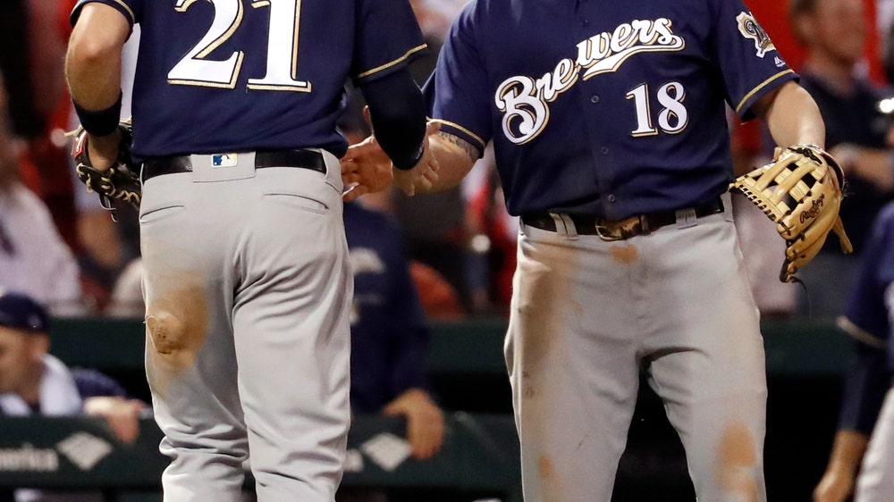 Brewers clinch 1st playoff spot since 2011, sweep Cards 2-1