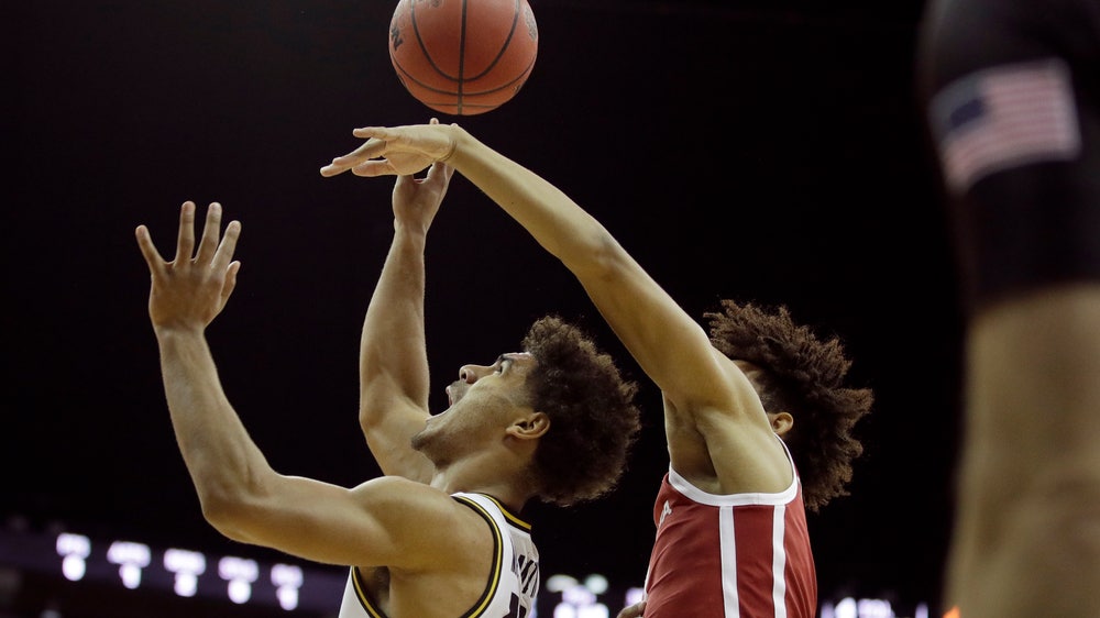 Reaves double-double pushes Oklahoma past Missouri 77-66