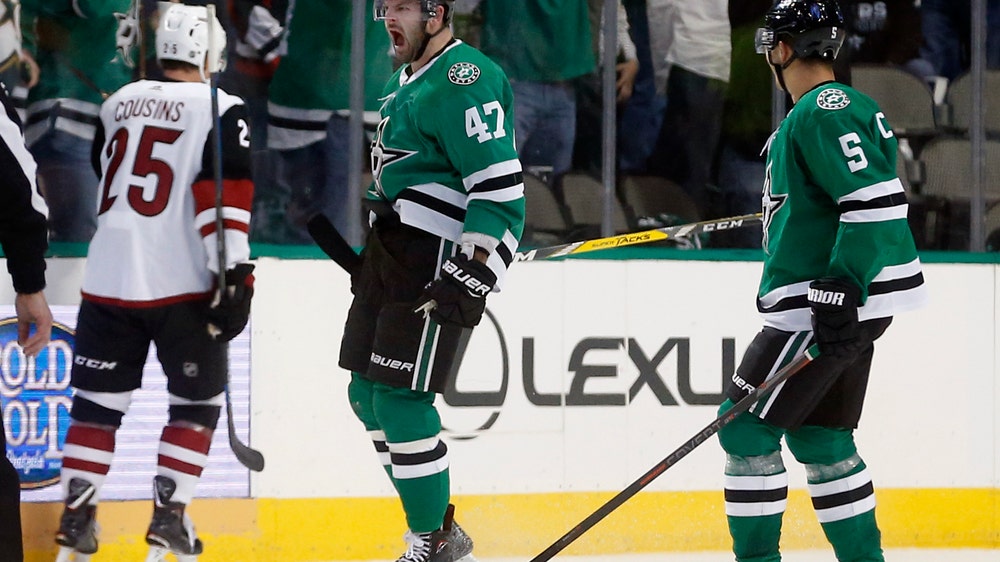 Stars control Coyotes 3-0 in Montgomery’s NHL coaching debut