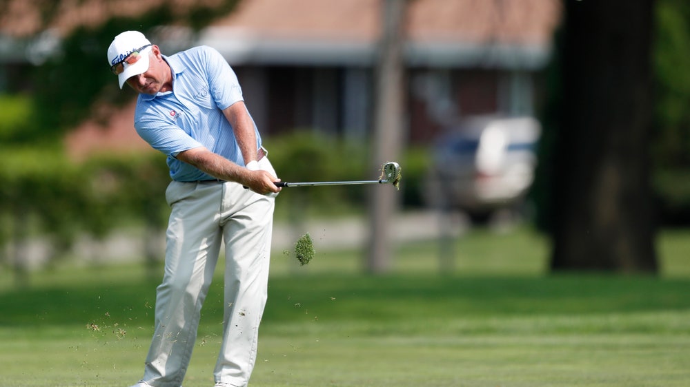 Scott Parel shoots 9-under 63, takes 2-stroke lead in Iowa