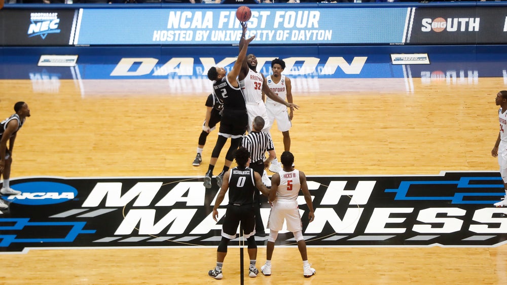 Location, crowds help Dayton keep a grip on the First Four