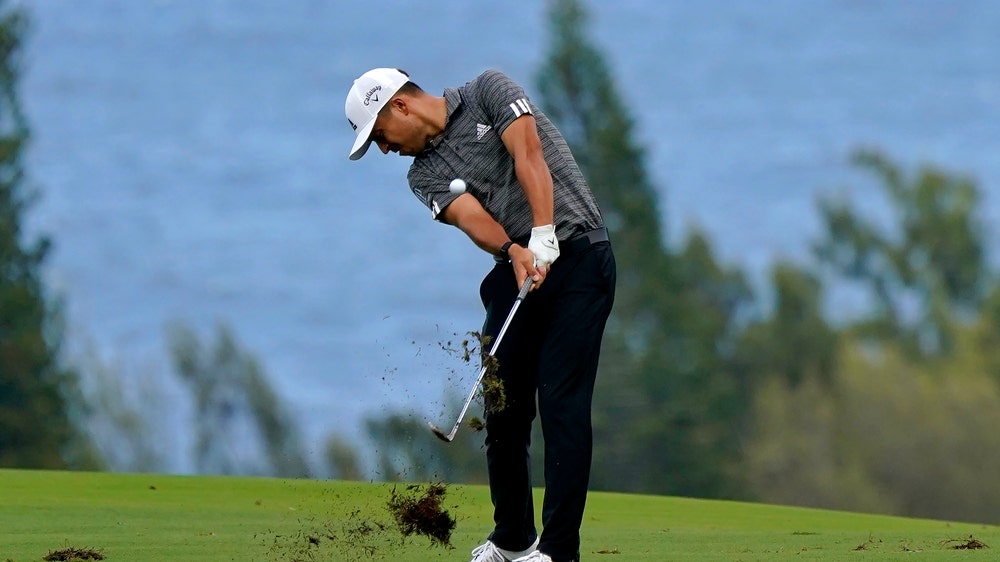 Schauffele holds onto a 1-shot lead at Kapalua