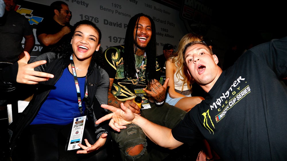 Big-time celebrities take over the Daytona 500