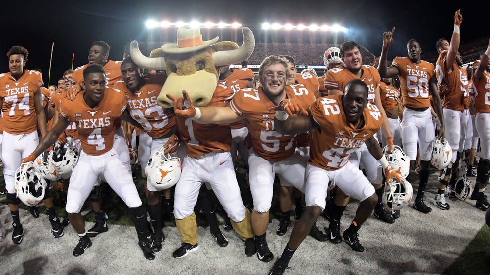 Photos: Texas destroys No. 22 USC 37-14 in Austin for win #900