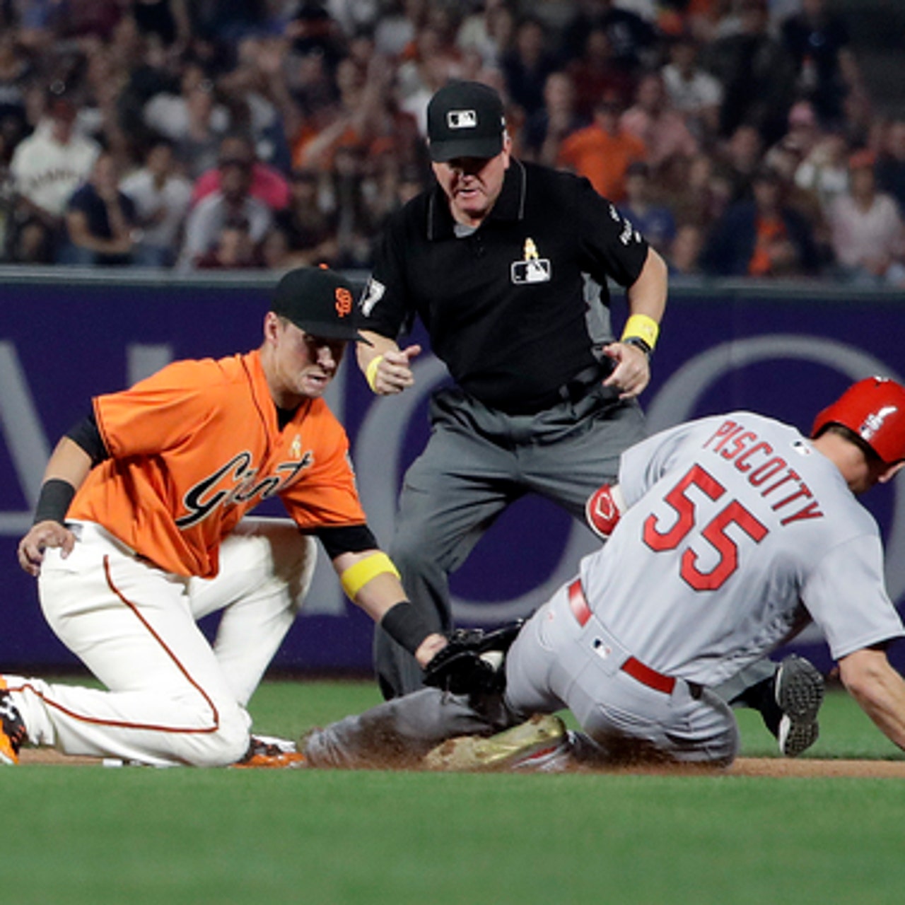 Kelby Tomlinson lines game-winning single as Giants beat Cardinals
