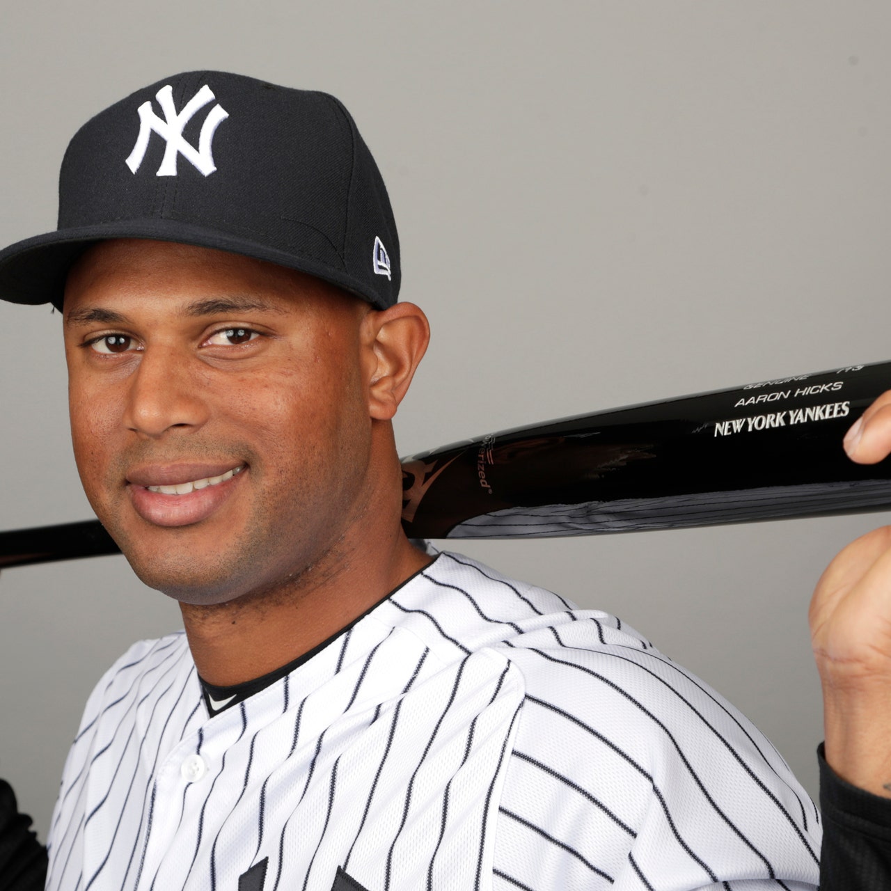 AP source: Aaron Hicks, Yankees agree to $70M, 7-year deal | FOX Sports