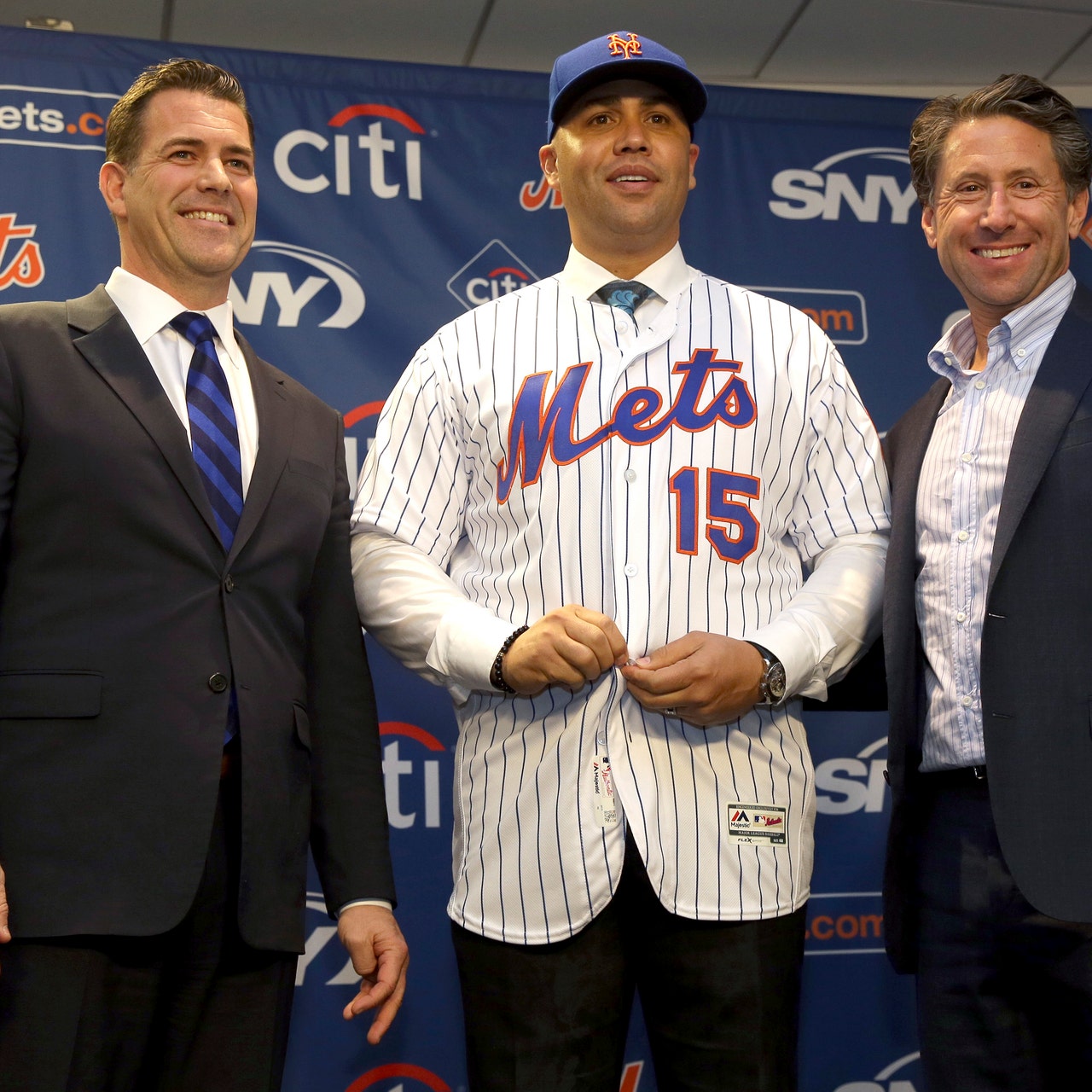 New Mets manager Beltr n out amid sign stealing scandal FOX Sports