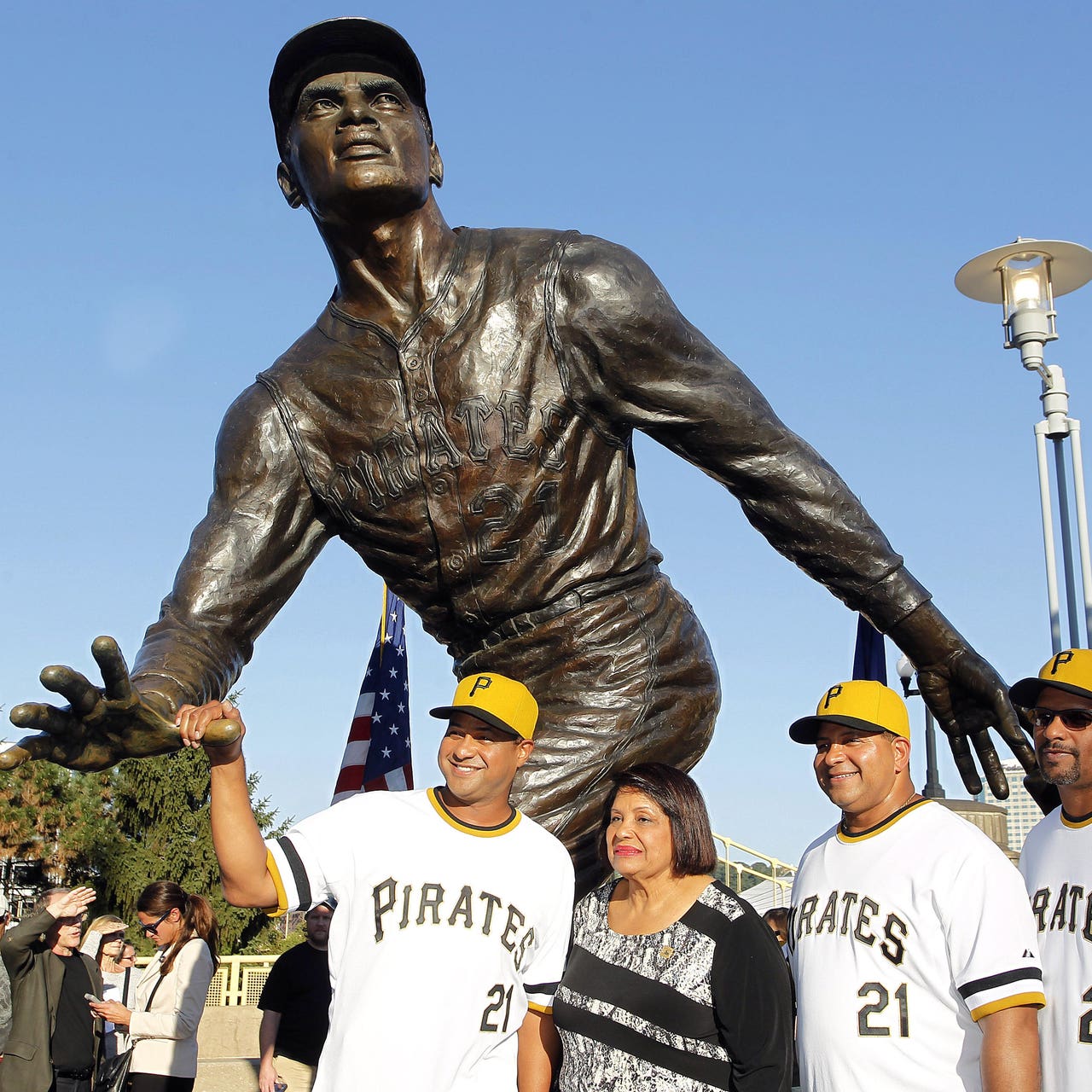 MLB Hall of Fame History: Roberto Clemente First Hispanic Player Inducted