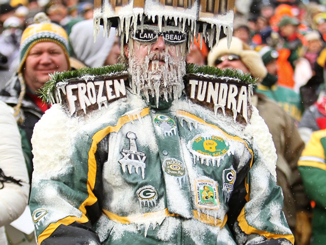Tricks of the trade for playing through a freezing game in Green Bary | FOX  Sports