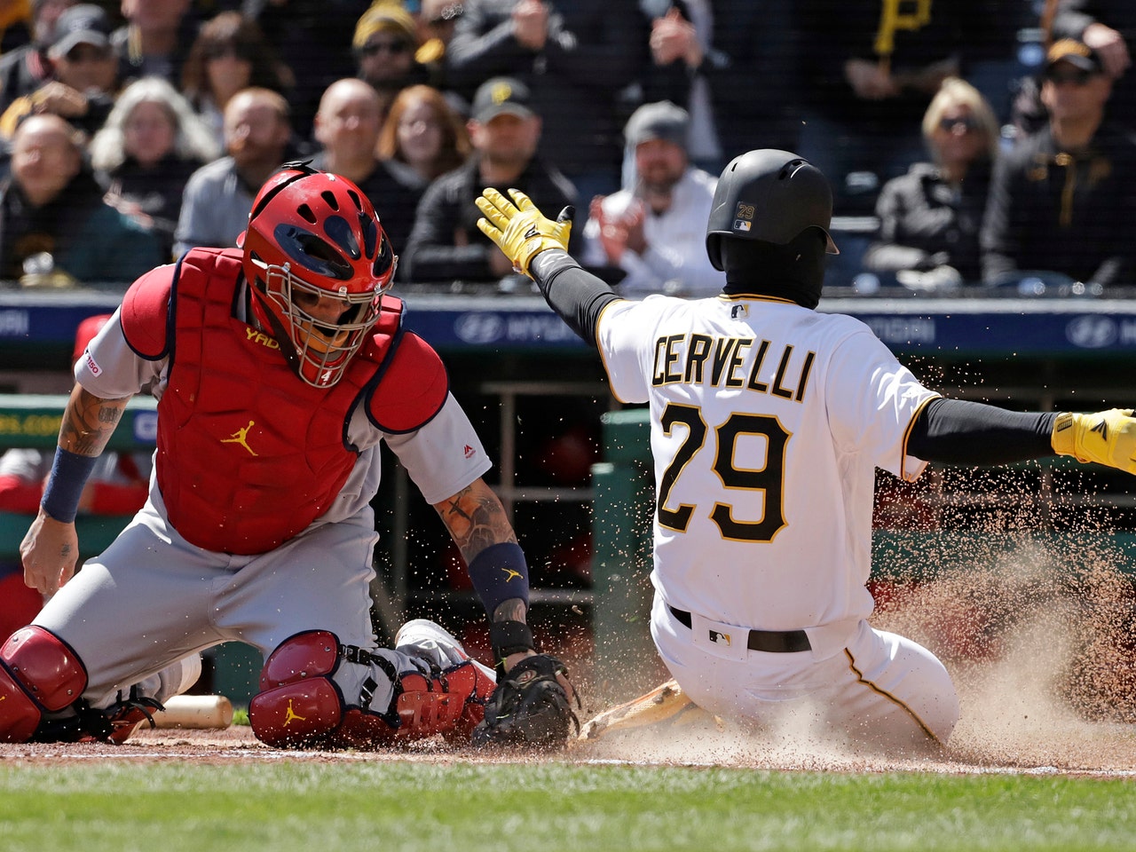 Sloppy play, missed bases prove costly to Pirates in loss to