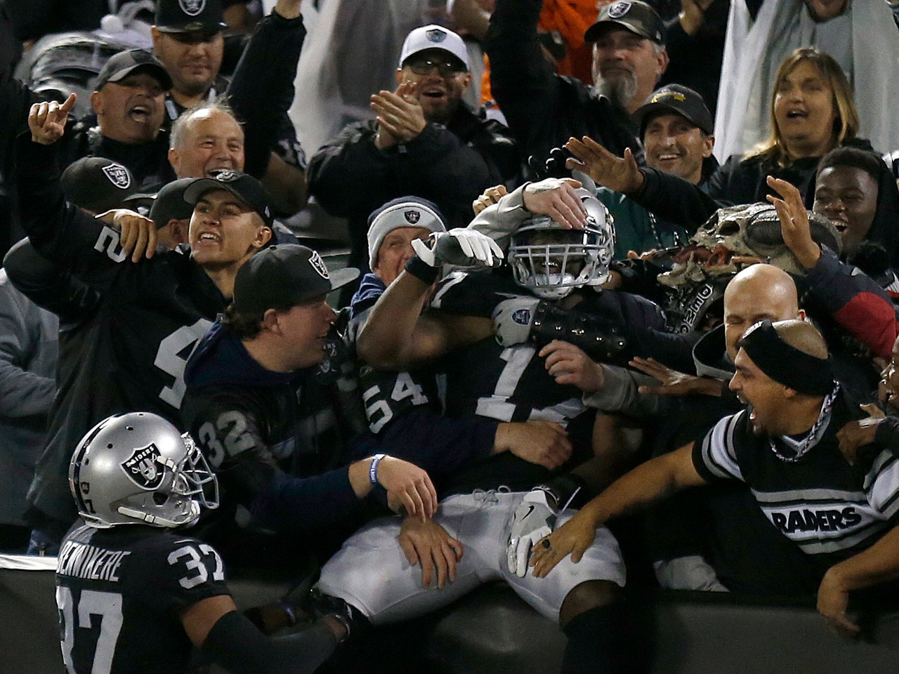 WATCH: Charles Woodson has special message for Oakland Raiders' Lynch