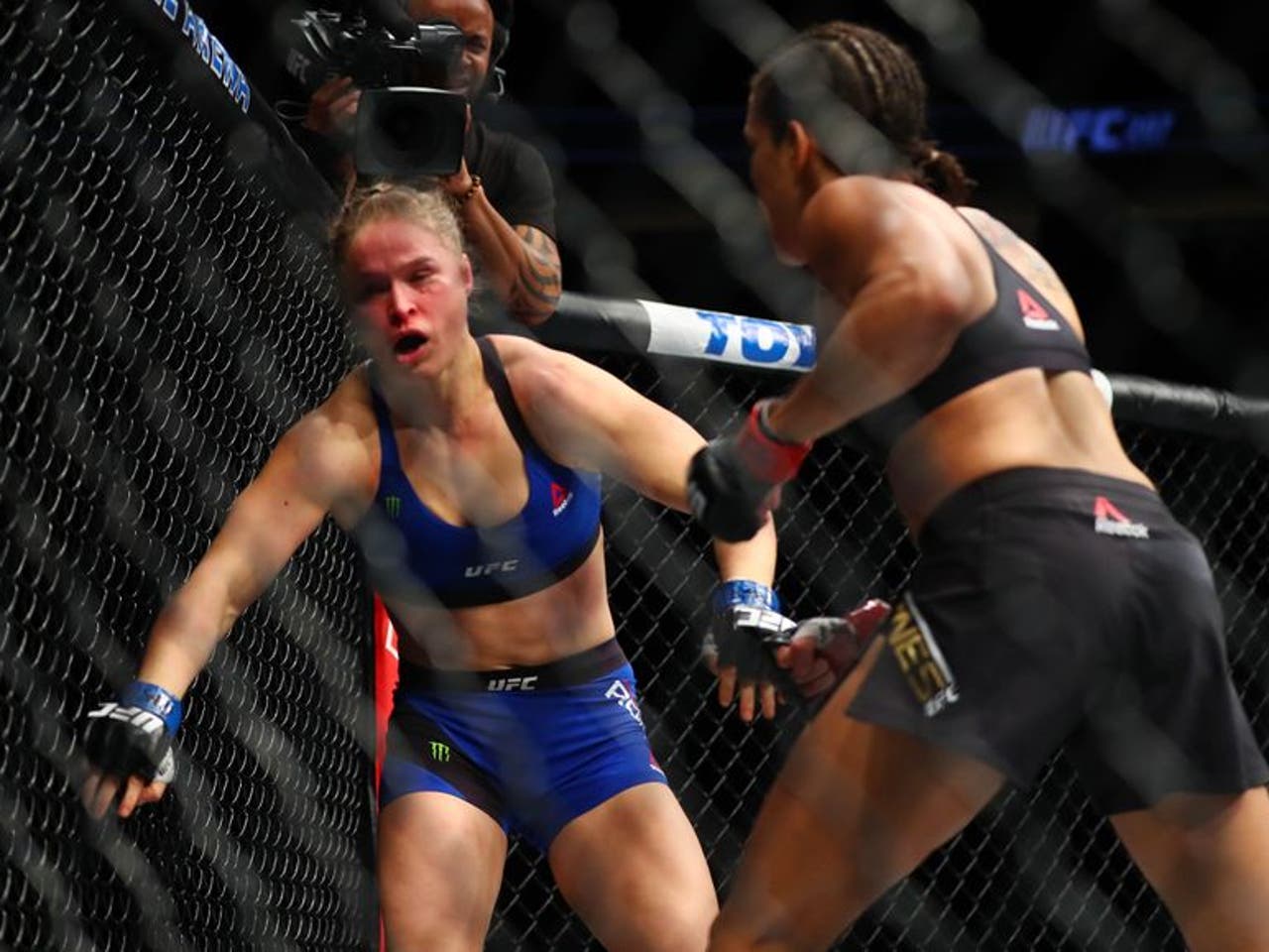 Ronda Rousey knocked out by Amanda Nunes at UFC 207: Twitter reacts | FOX  Sports