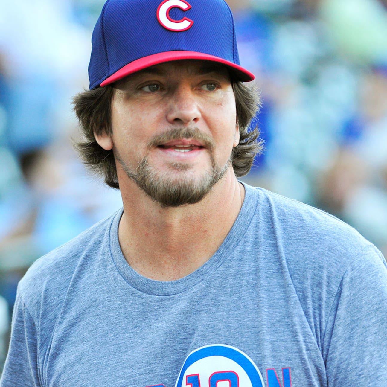 Pearl Jam's Eddie Vedder sings 'Take Me Out to the Ballgame' at