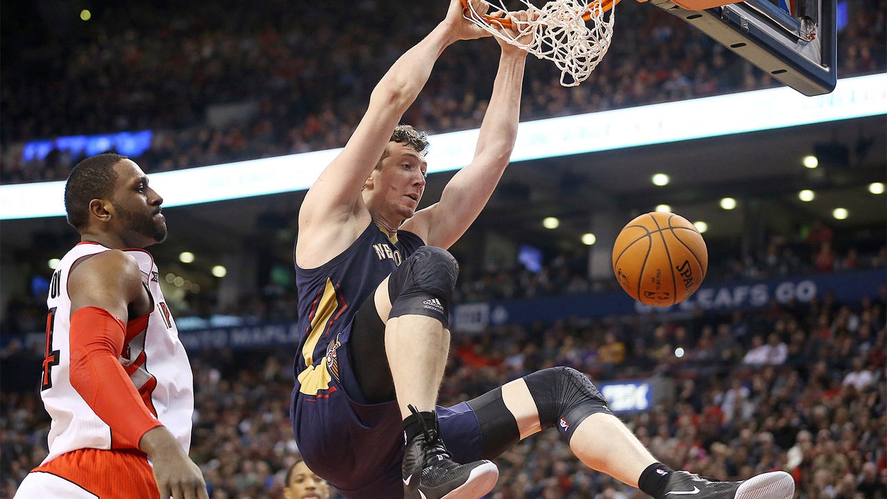 Report: Pelicans, Asik agree on 5-year contract