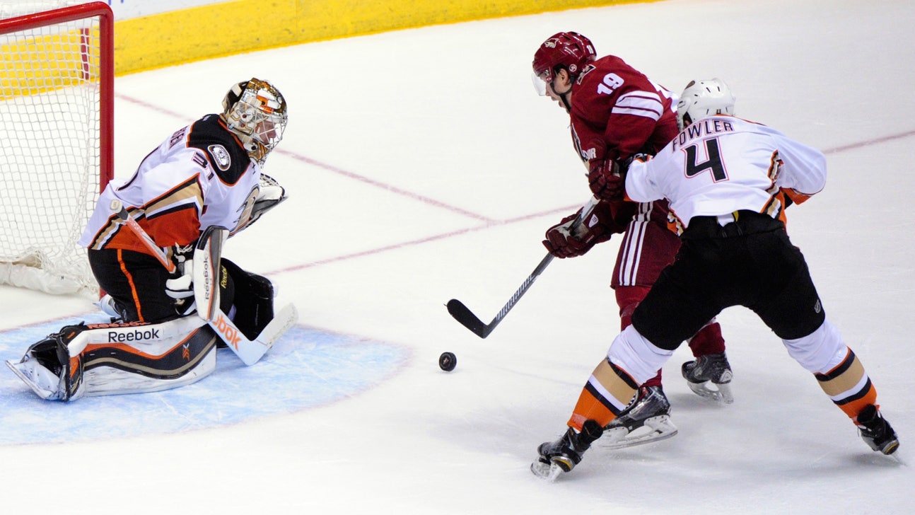 Ducks' Anderson fast to 50