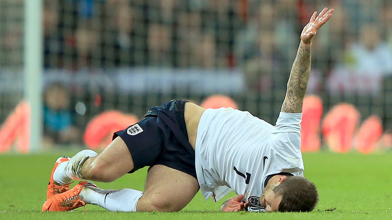 Arsenal star Wilshere out for six weeks with fractured foot