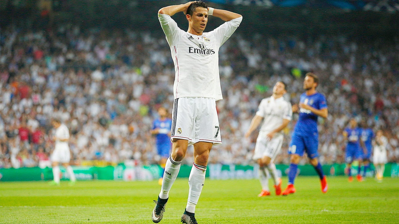 Cristiano Ronaldo does sit-ups with his son in heartwarming video