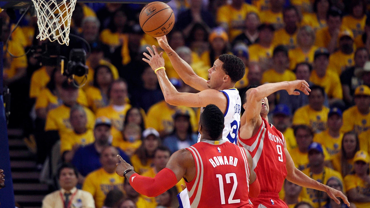 Rockets lose Howard to injury, Game 1 to Warriors