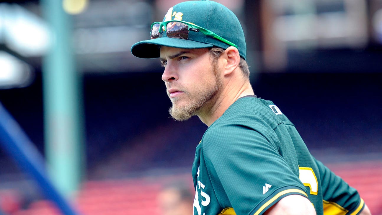 A's Reddick reaches around fan to make amazing catch