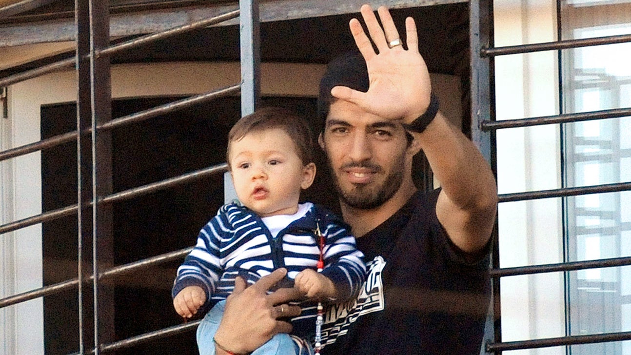 Luis Suarez tells FIFA panel that he did not deliberately bite Chiellini