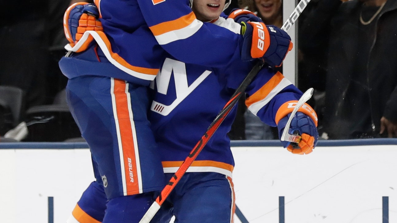Barzal leads Islanders to 5-3 win over Flyers