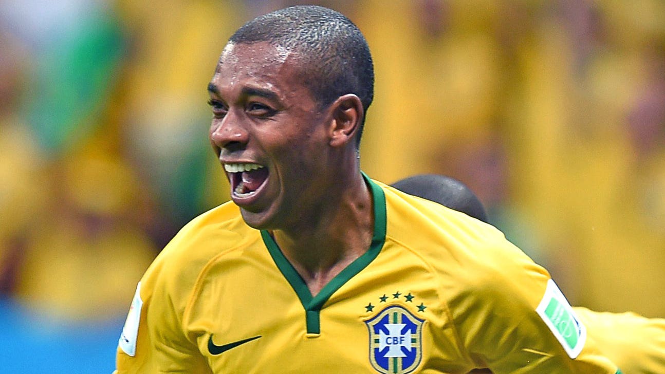 Fernandinho admits Brazil are wary of threat posed by James Rodriguez