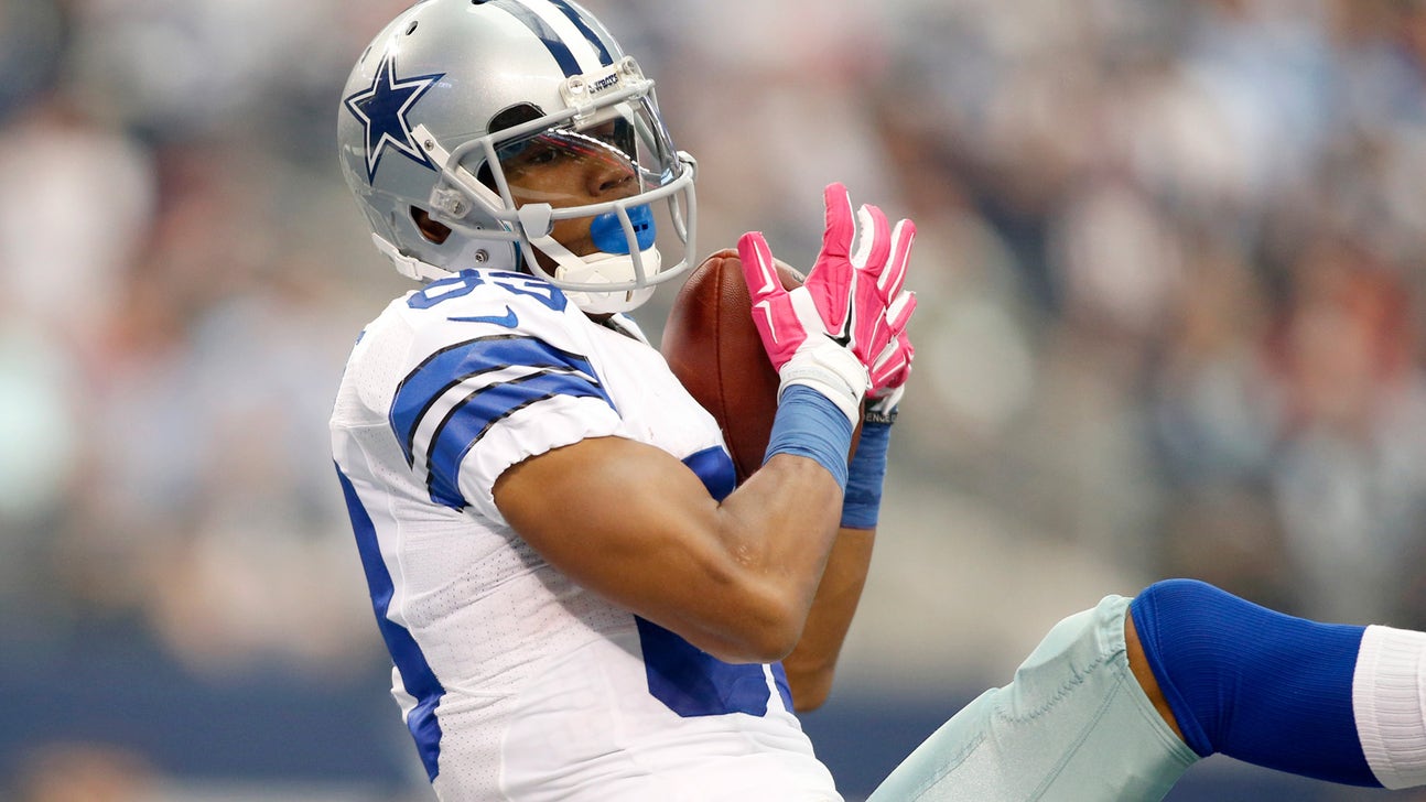 Cowboys WR Williams teaches kids discernment at his camp