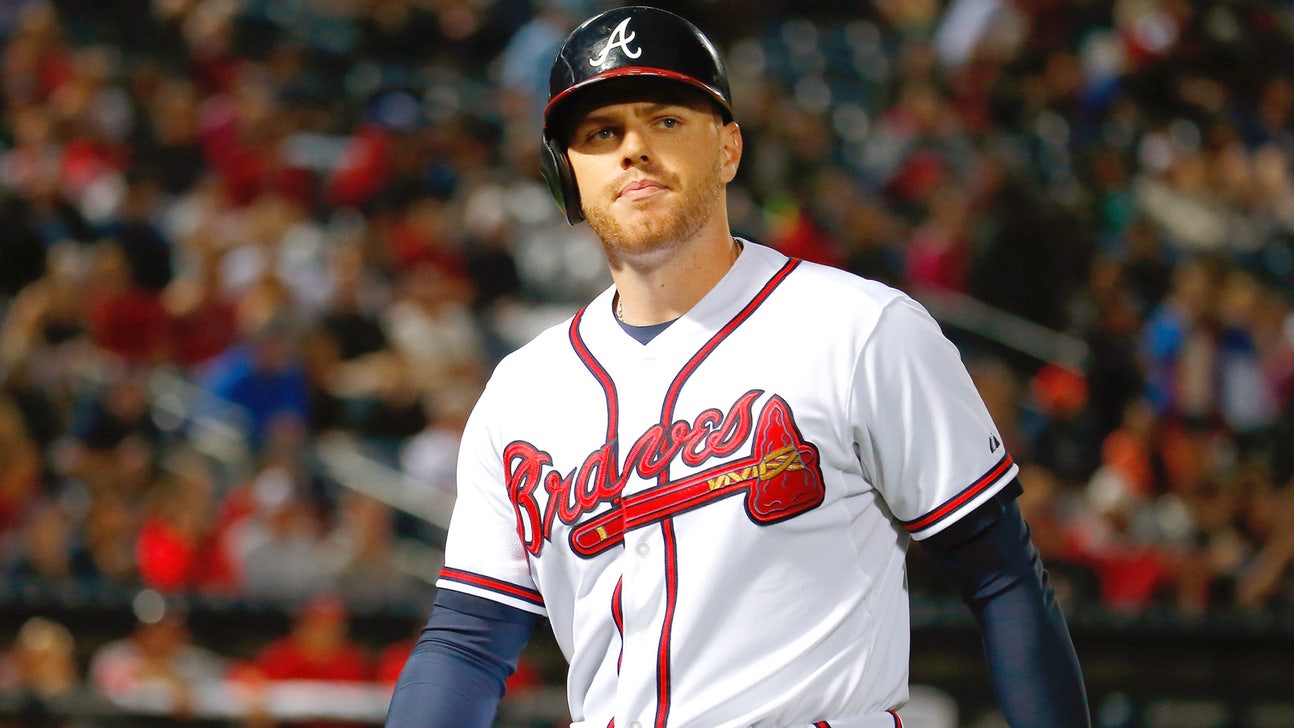Braves manager Gonzalez: 'Freeman will be with us' in 2016