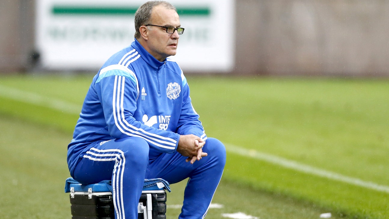 Ouch! Marcelo Bielsa sits down on cup of hot coffee, hilarity ensues