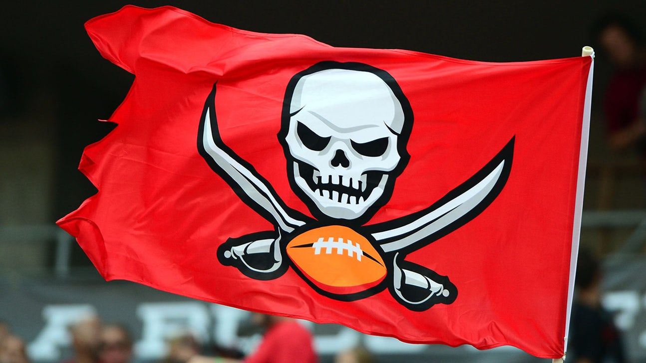 Police: Man tried to burn Buccaneers flag following loss to Giants