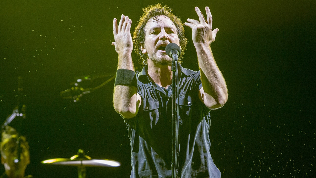 Randy Johnson took some sweet photos from last night's Pearl Jam concert