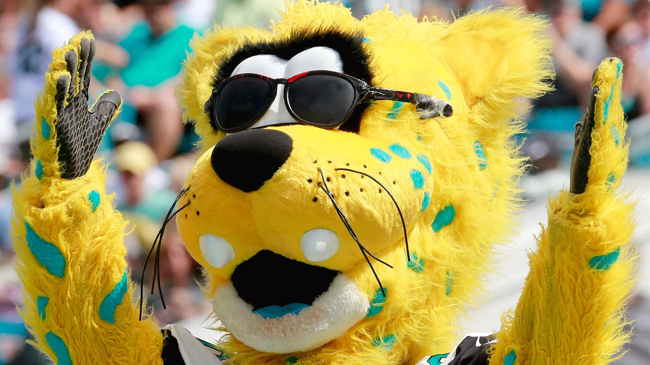 Jaguars mascot does a double backflip off a crane