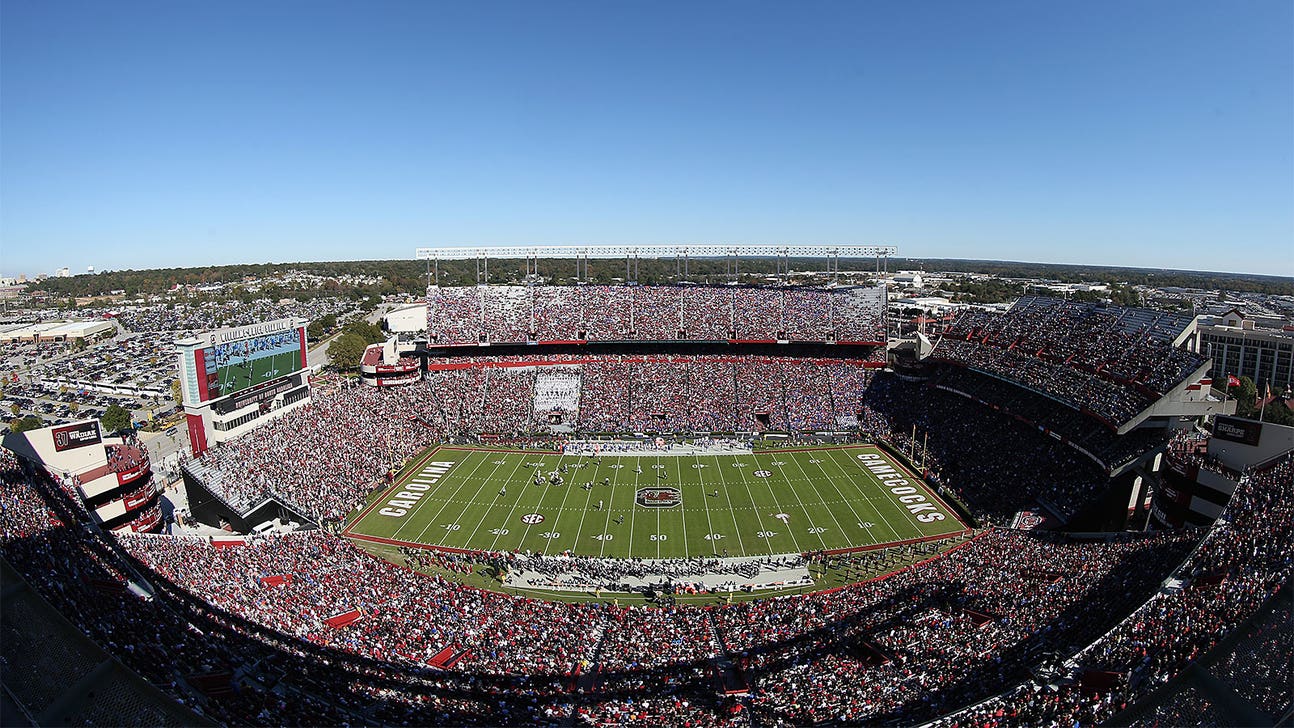 Watch as policeman talks man out of jumping off bridge by discussing football