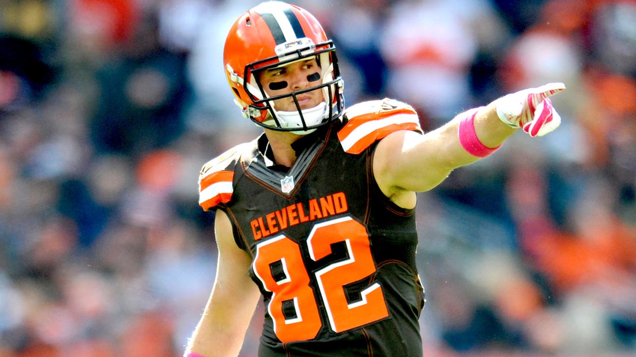 Gary Barnidge rents out theater for teammates, fans to see new 'Star Wars'