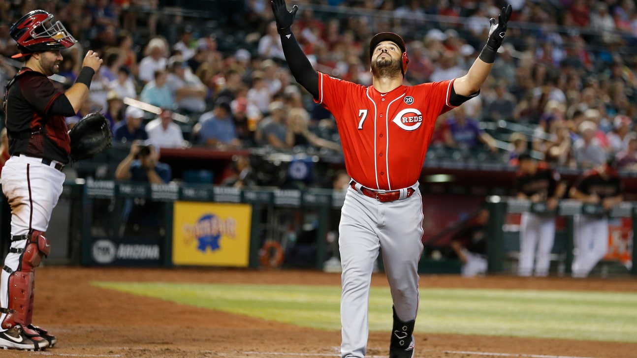 Suárez homers twice, Bauer fans 9 as Reds edge D-backs