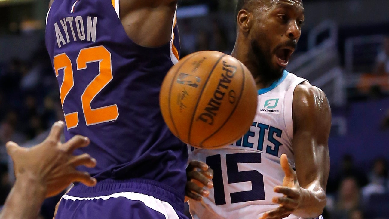 Walker’s big finish gives Hornets win over Suns
