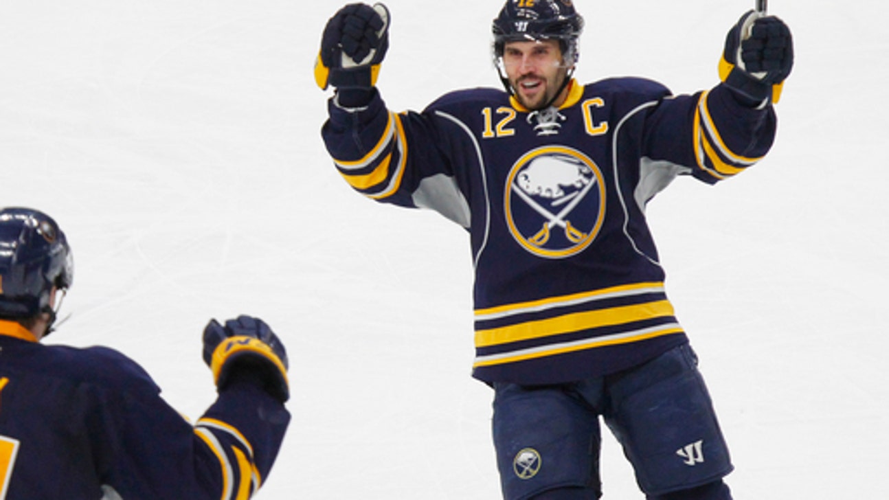 Eichel scores 2 goals in Sabres' 6-3 win over Kings (Dec 13, 2016)