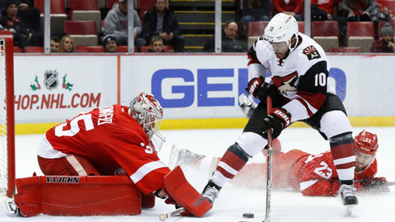 McGinn scores twice, Coyotes beat Red Wings 4-1 (Dec 13, 2016)