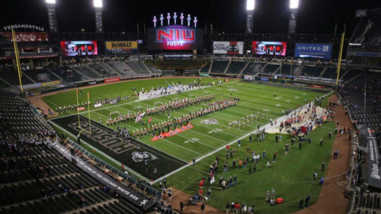Only on AP: As Minn. waffled, NIU prepped for Holiday Bowl