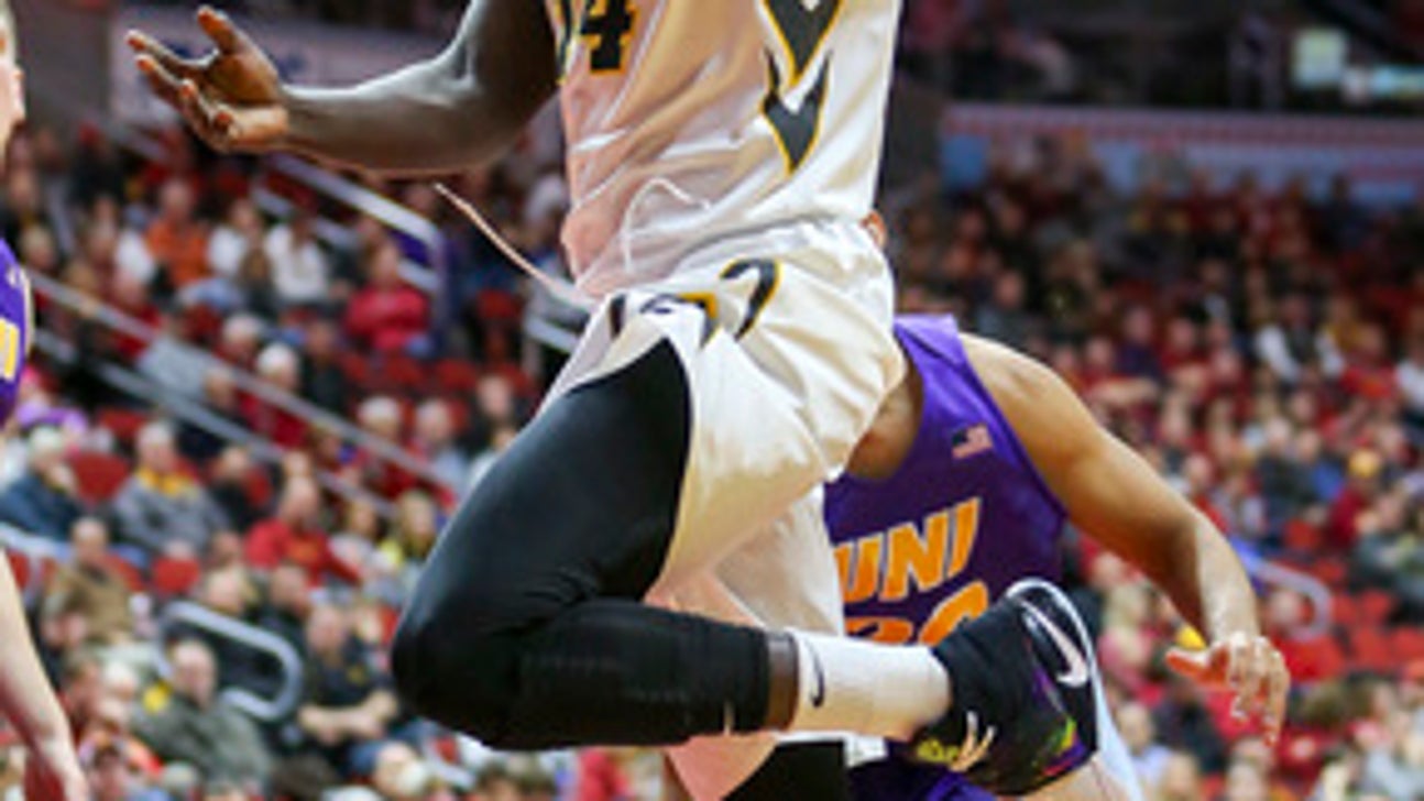 Jok scores 21, Iowa rolls over Northern Iowa 69-46 (Dec 17, 2016)