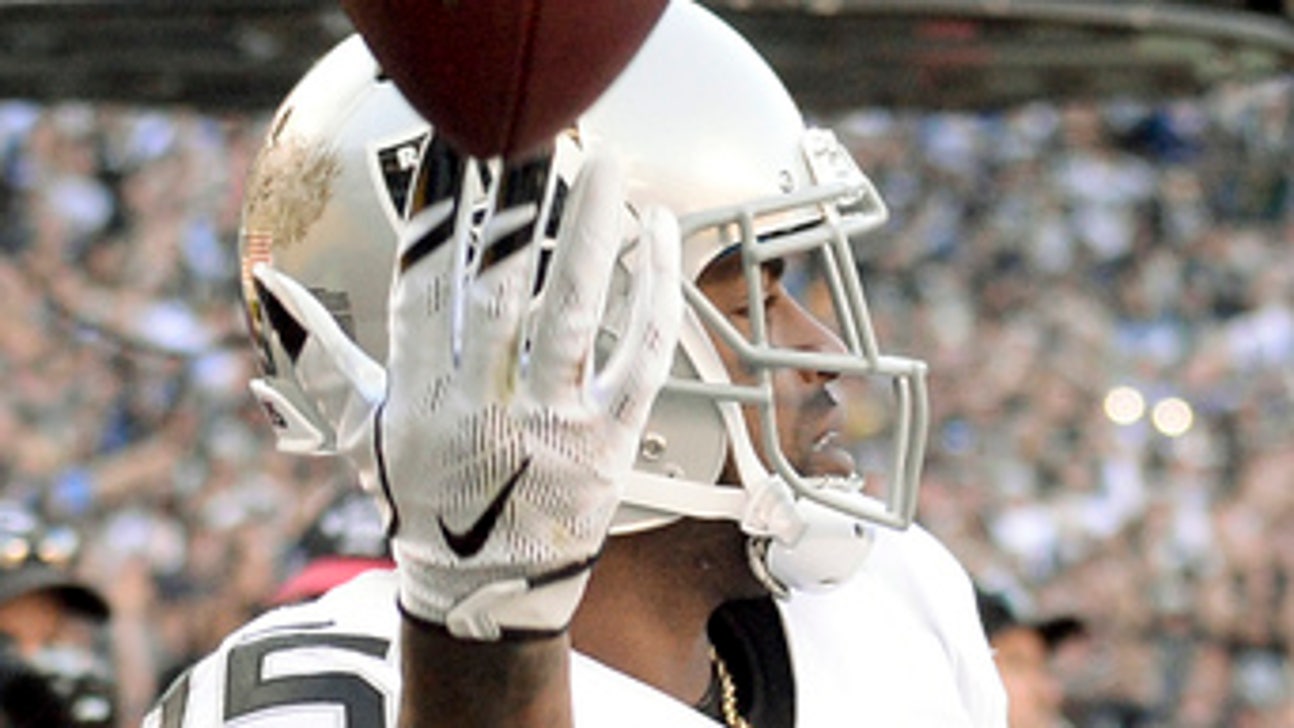 Raiders heading to playoffs, lowly Chargers maybe to LA