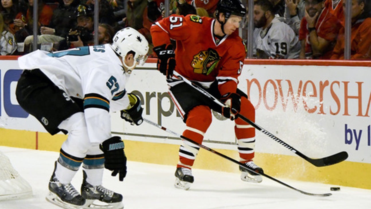 Blackhawks beat Sharks 4-1 for 5th straight win (Dec 18, 2016)