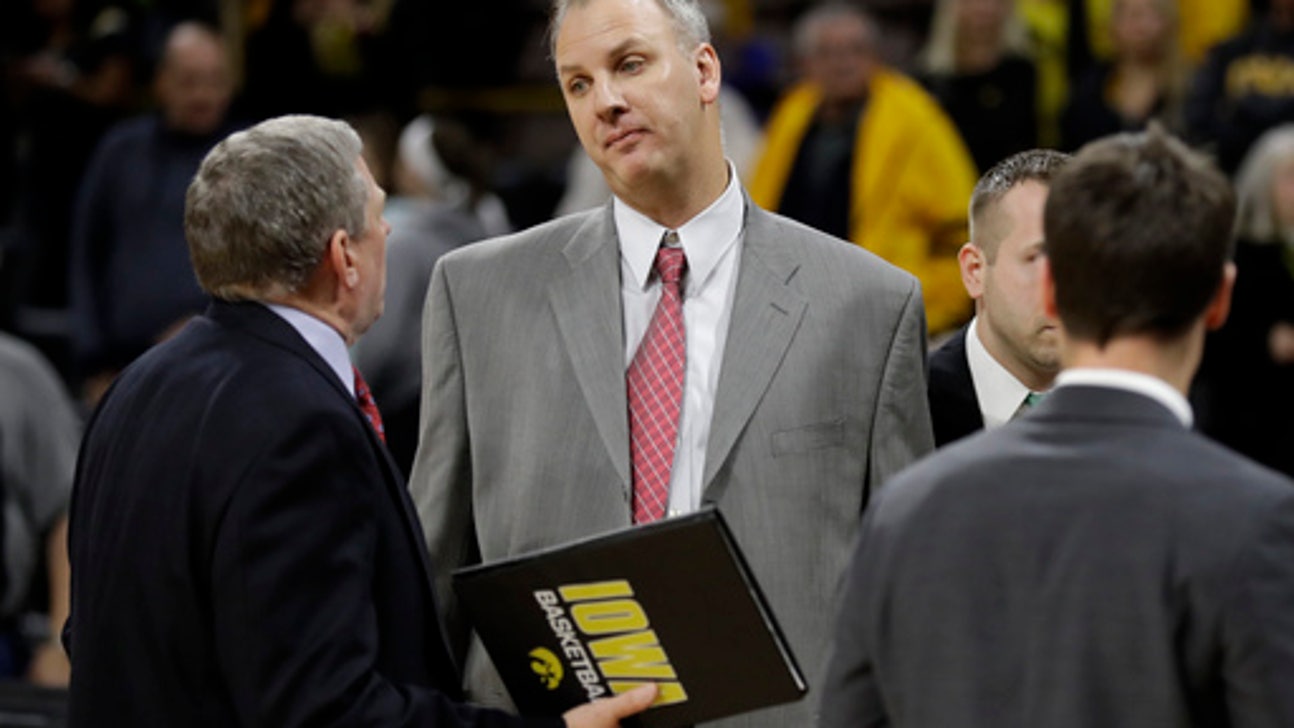 Iowa, McCaffery walk off court without handshake for UND (Dec 20, 2016)