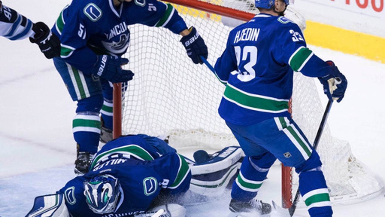 Ehlers scores twice in 3rd, Jets beat Canucks 4-1 (Dec 22, 2016)