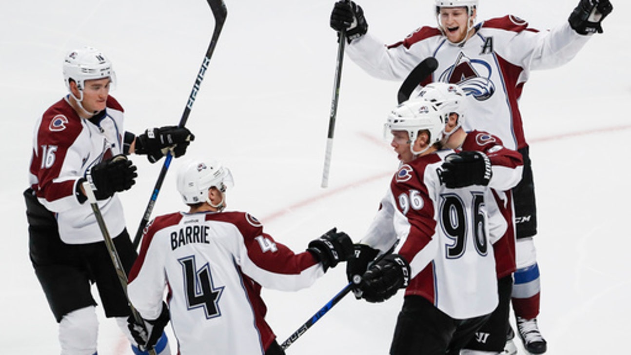 MacKinnnon's OT goal lifts Avalanche over Blackhawks 2-1 (Dec 23, 2016)