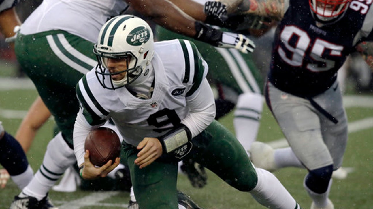 Raiders, Titans lose quarterbacks to broken right legs