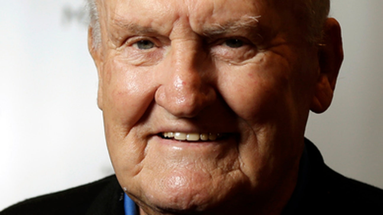 LaVell Edwards, who made BYU a football power, dies at 86